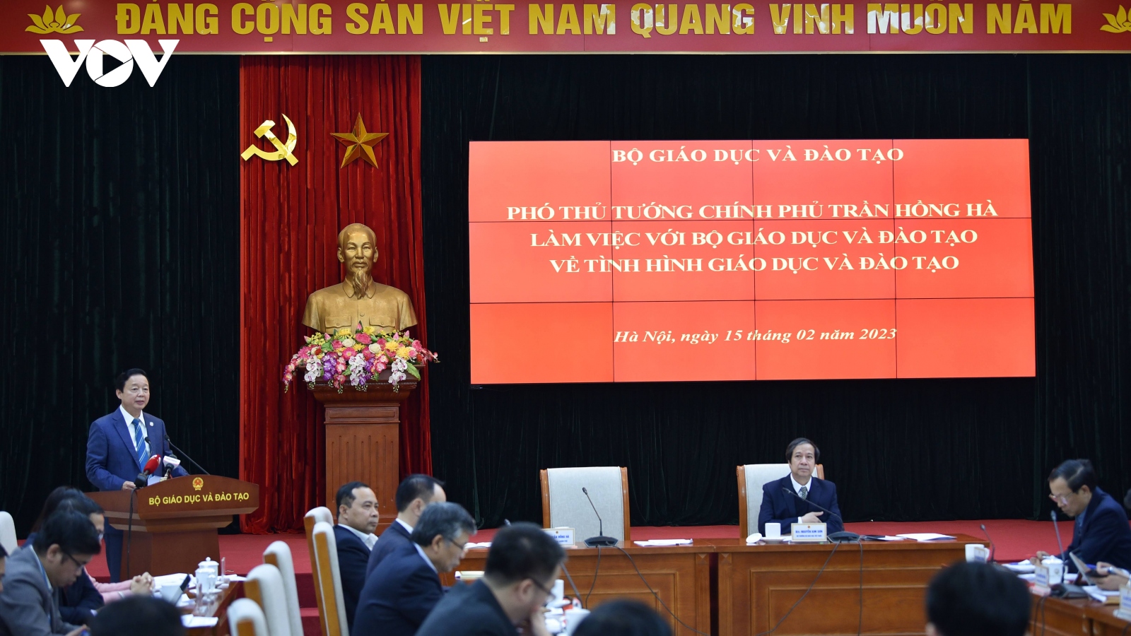 Phó Thủ tướng Trần Hồng Hà làm việc với Bộ GD-ĐT về những vấn đề vướng mắc của ngành